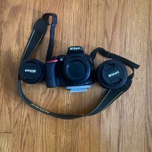 Nikon D5500 canes w/ lenses 50mm and 35mm